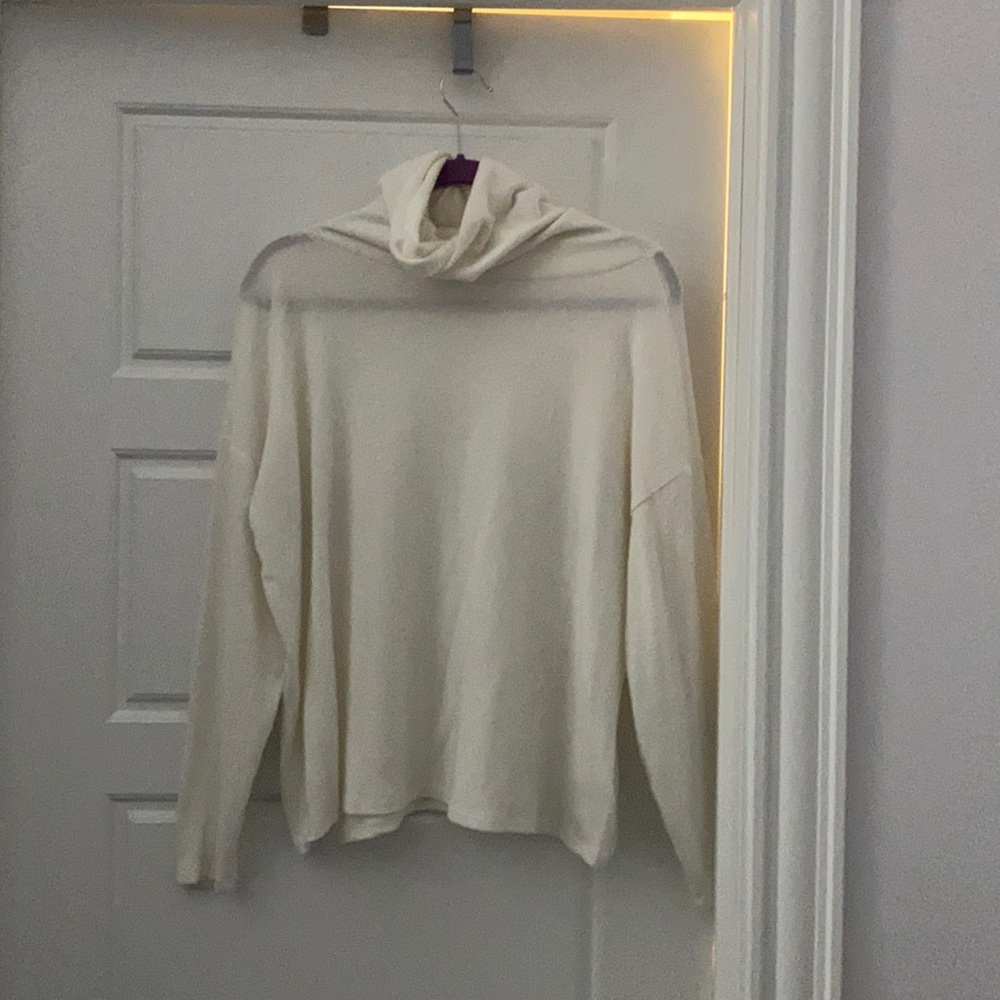 62% rayon 34% polyester Steve Madden turtleneck